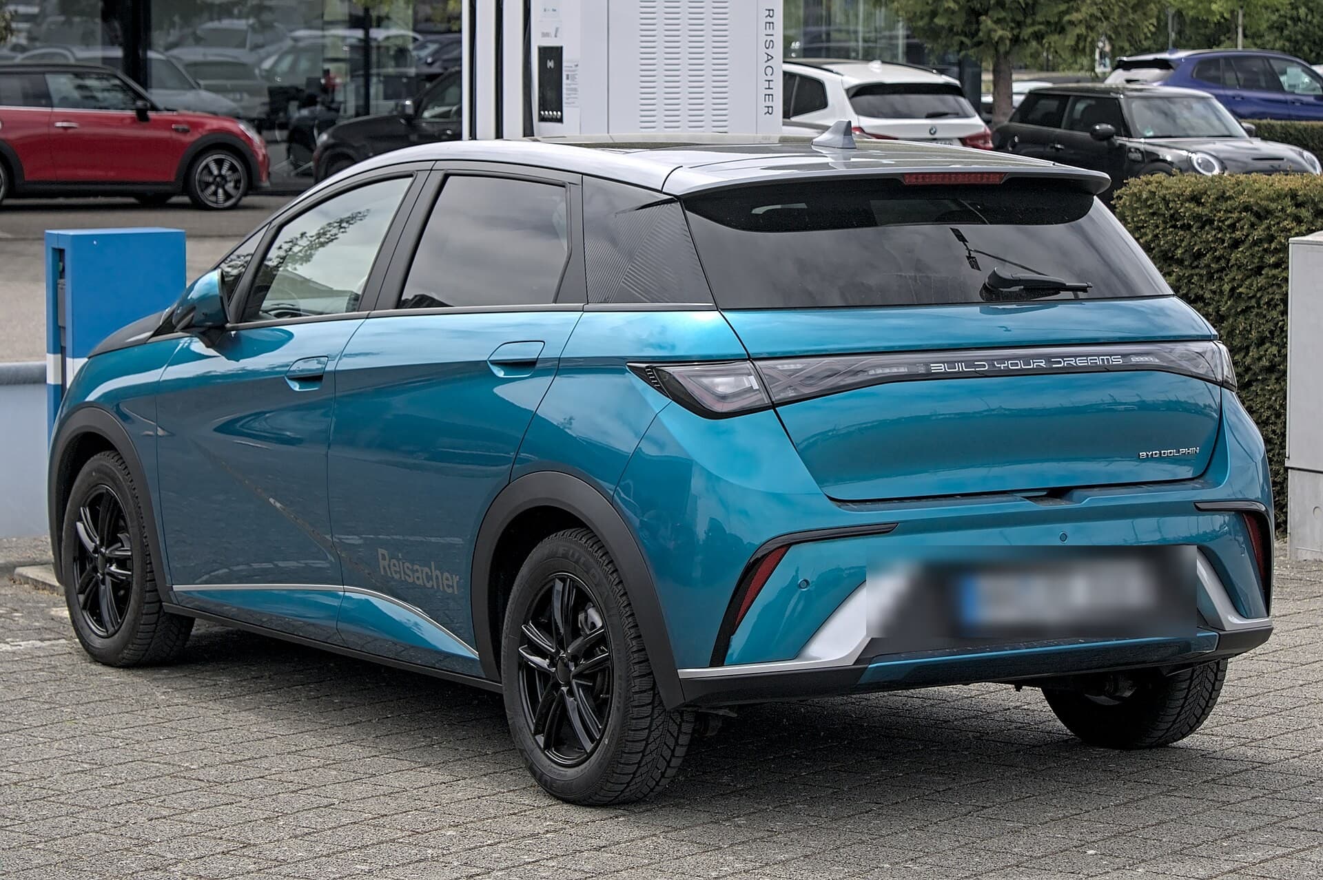 BYD Dolphin, vista di tre quarti