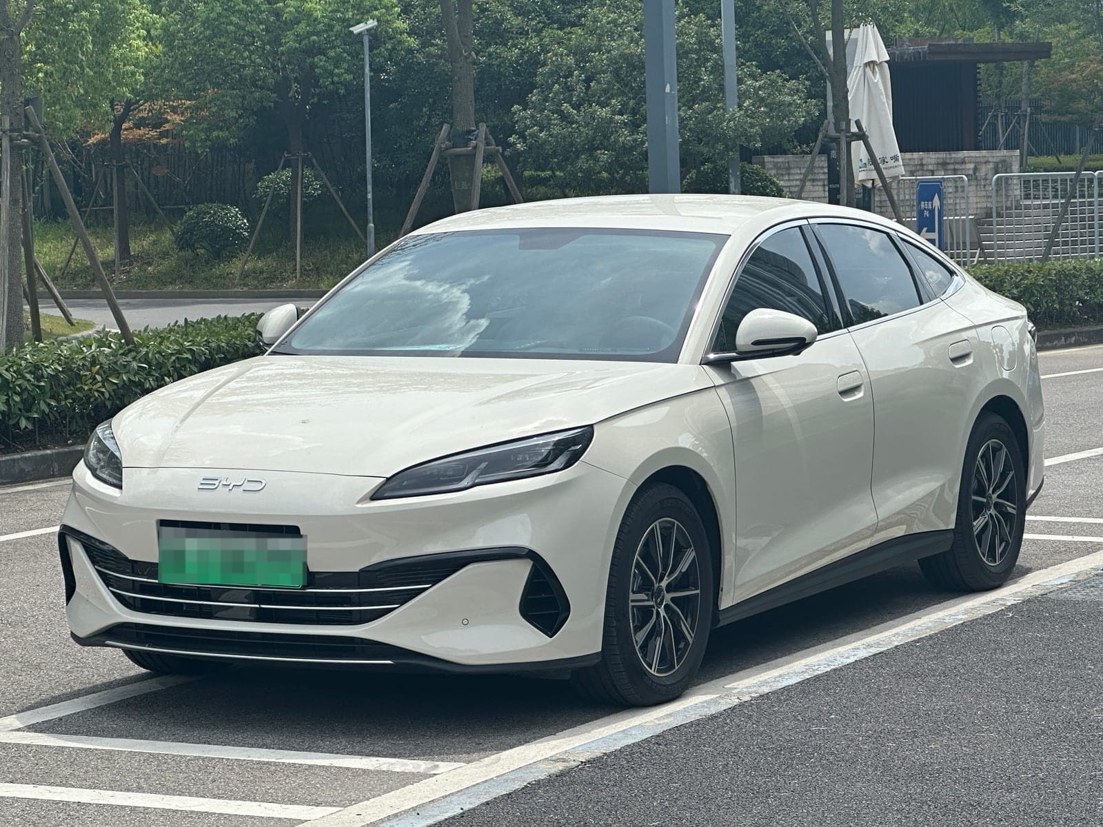 BYD Seal 6 DM-i, vista anteriore
