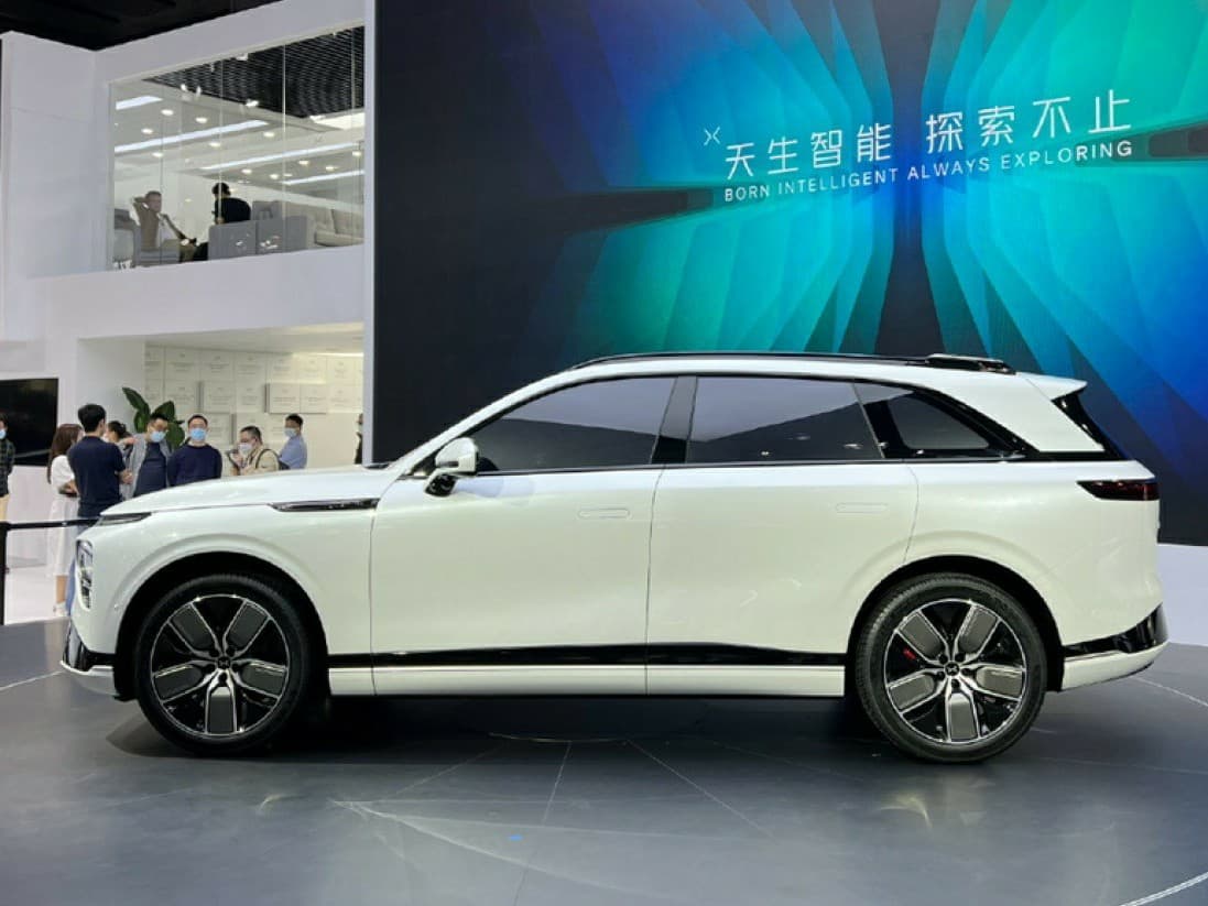 XPeng G9, laterale