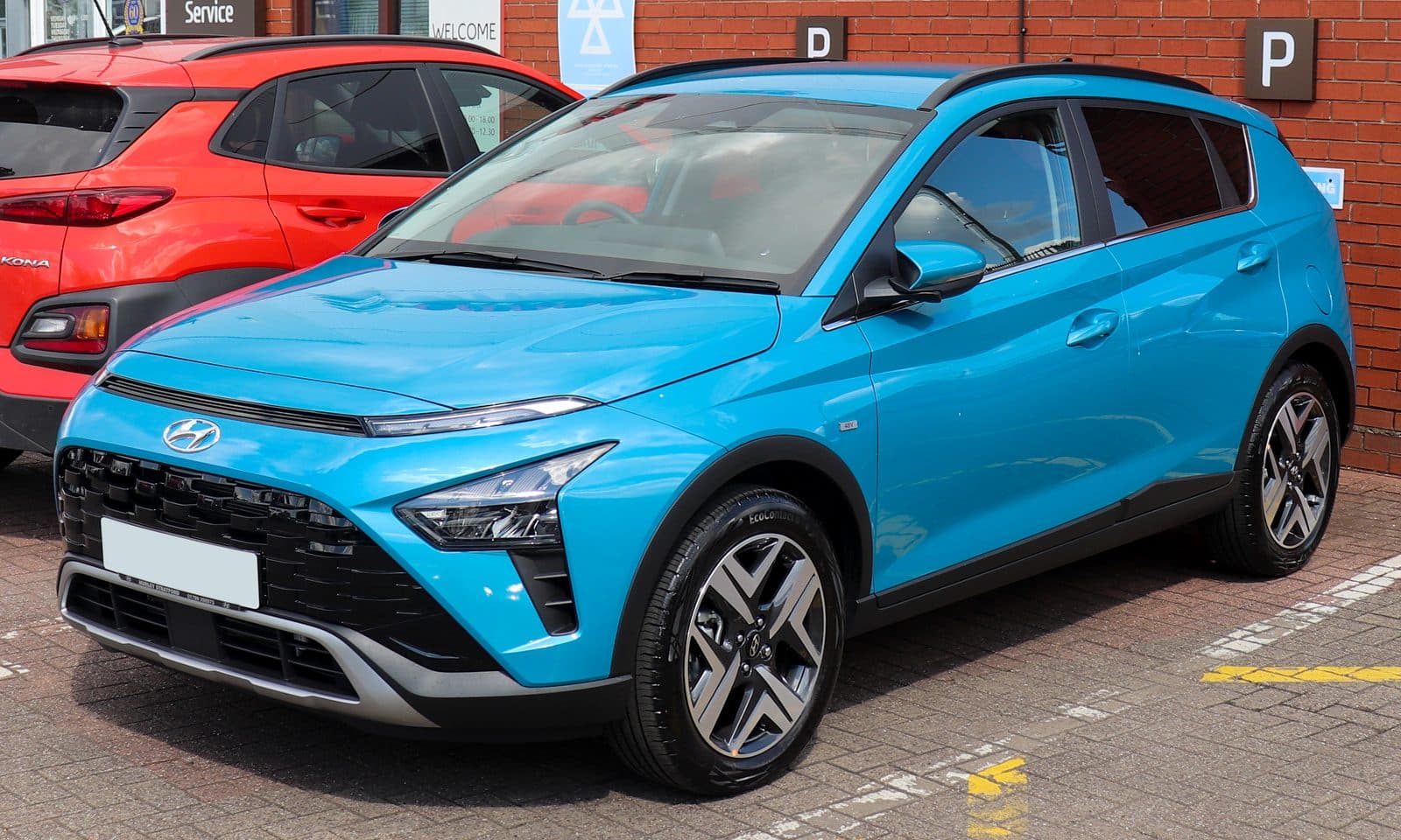 Hyundai Bayon 1.0 T-GDi MHEV in vista tre quarti anteriore