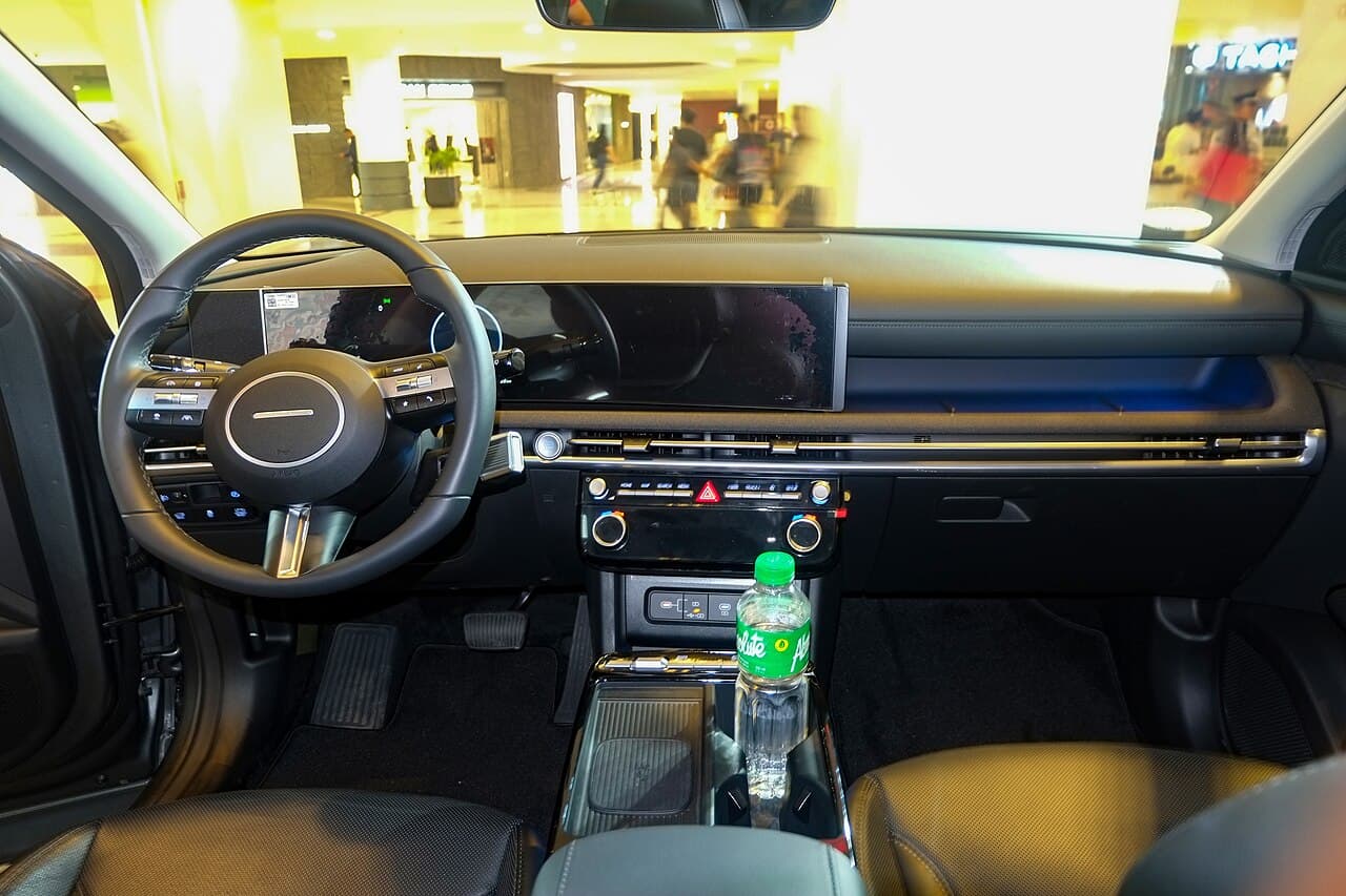 Hyundai Tucson di quarta generazione (NX4), plancia con schermo curvo
