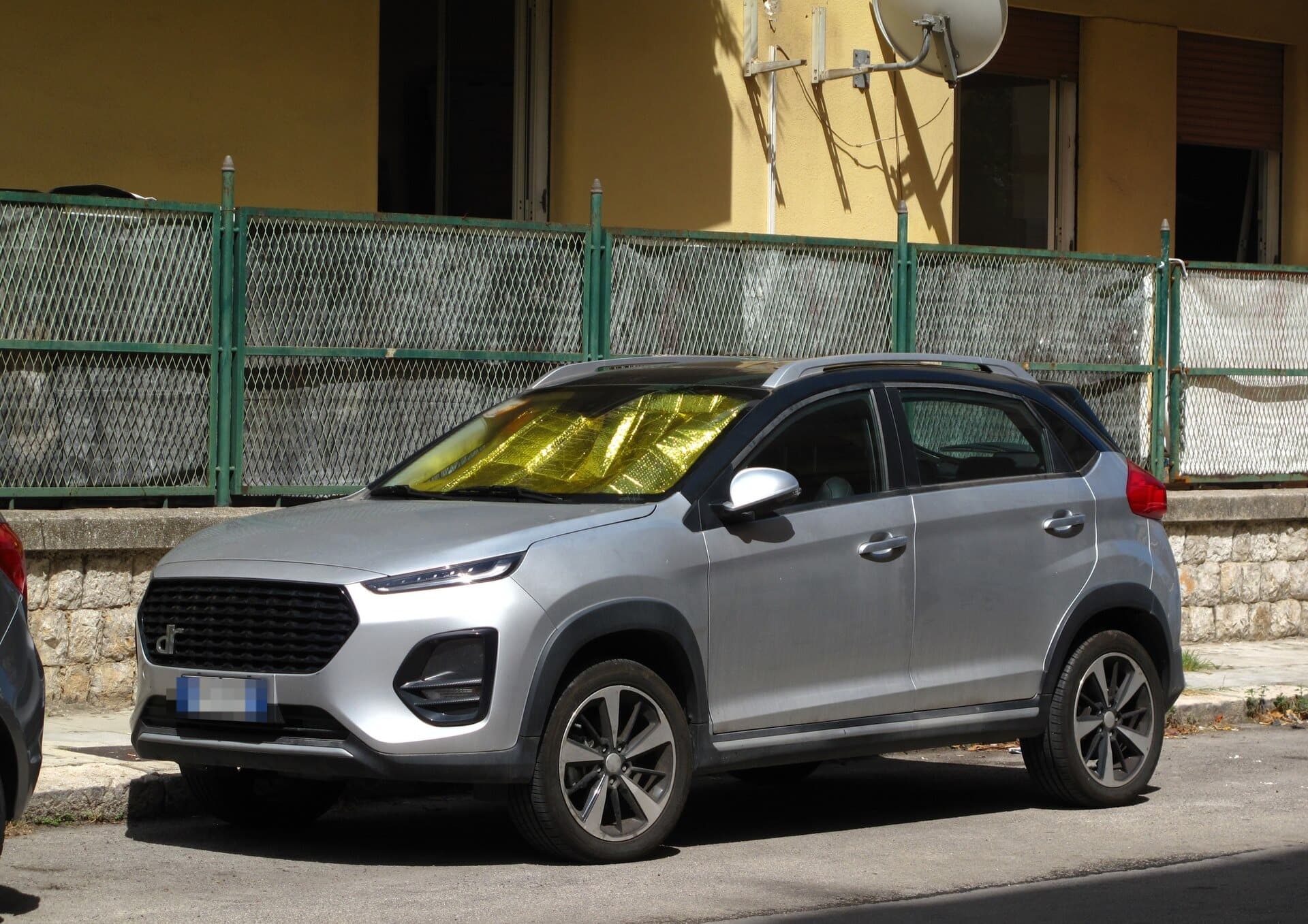 DR 3.0 1.5 Bi-Fuel GPL grigia vista di tre quarti anteriore