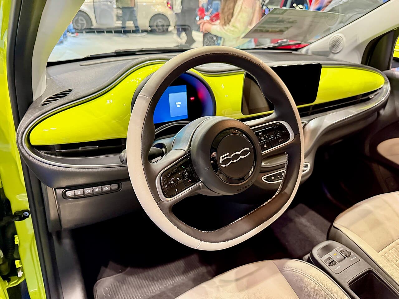 Fiat 500e, interni