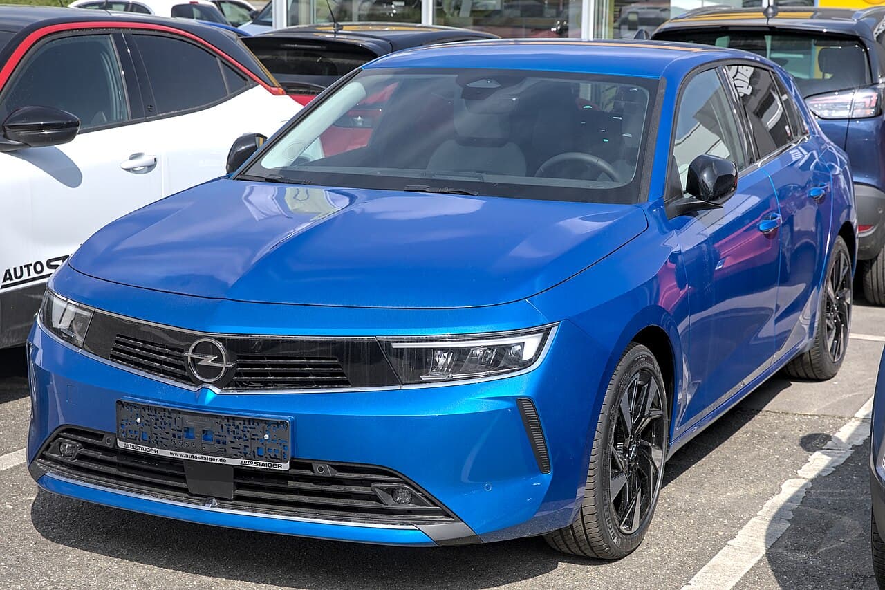 Opel Astra, laterale
