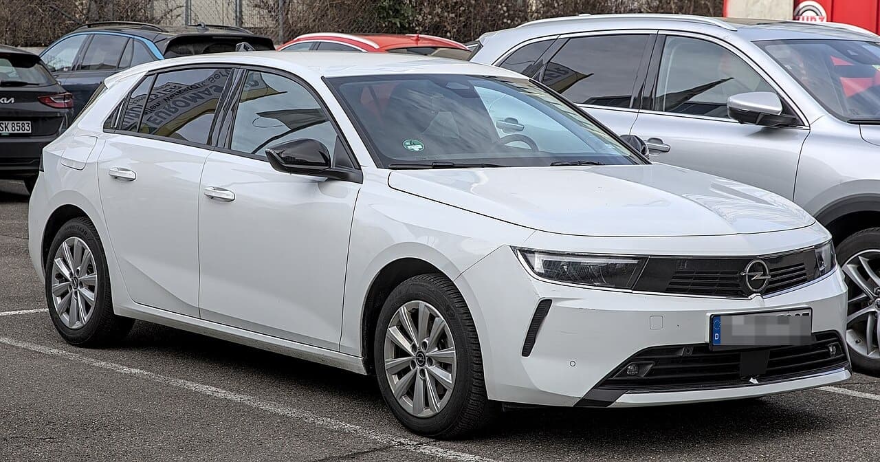 Opel Astra, laterale