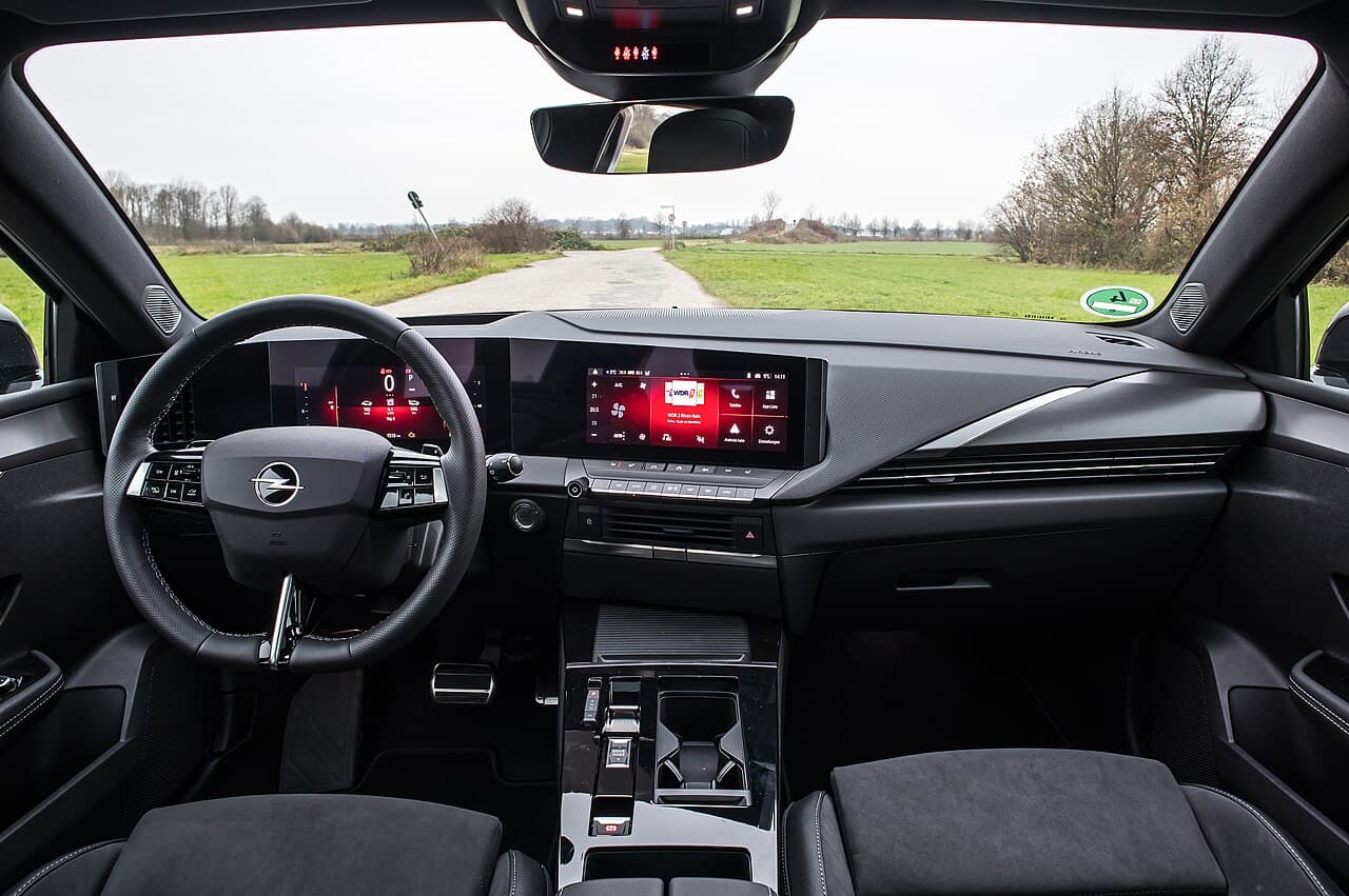 Opel Astra, abitacolo della 1.2 Turbo Ultimate