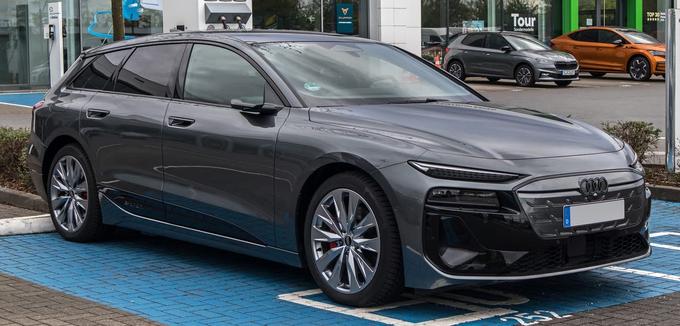 Audi A6 Avant e-tron elettrica, vista anteriore