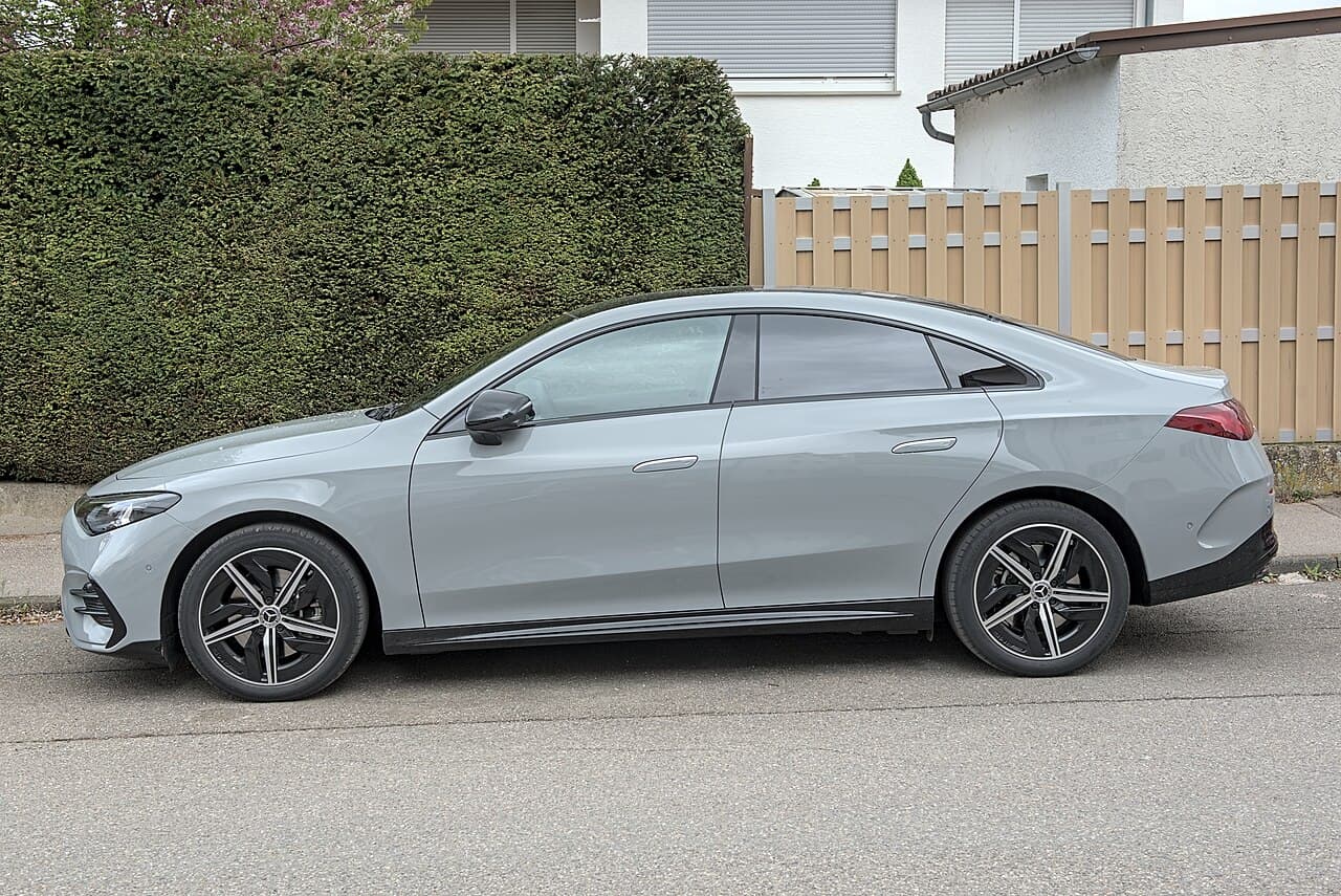 Mercedes CLA, vista laterale