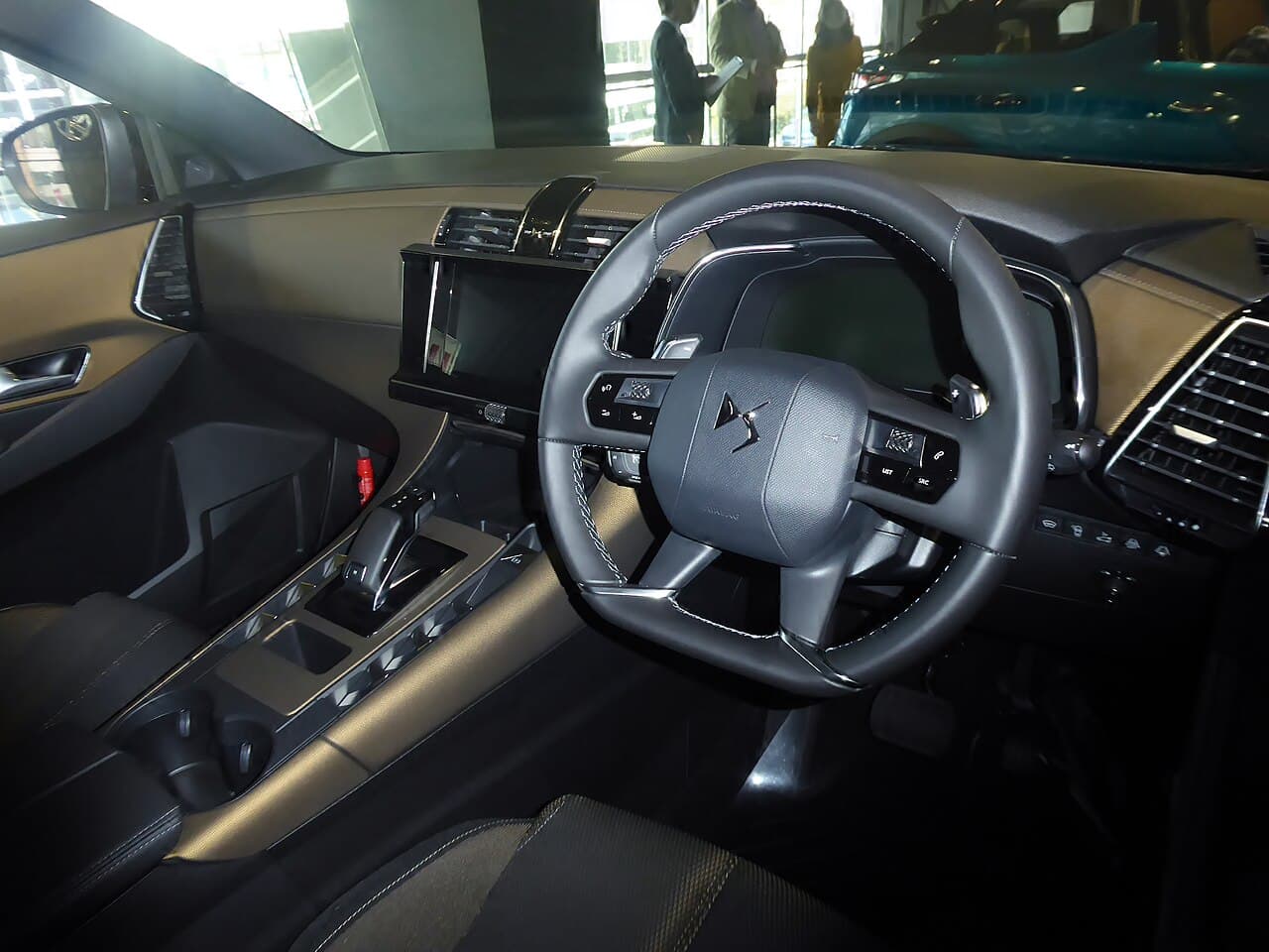 DS 7, interni