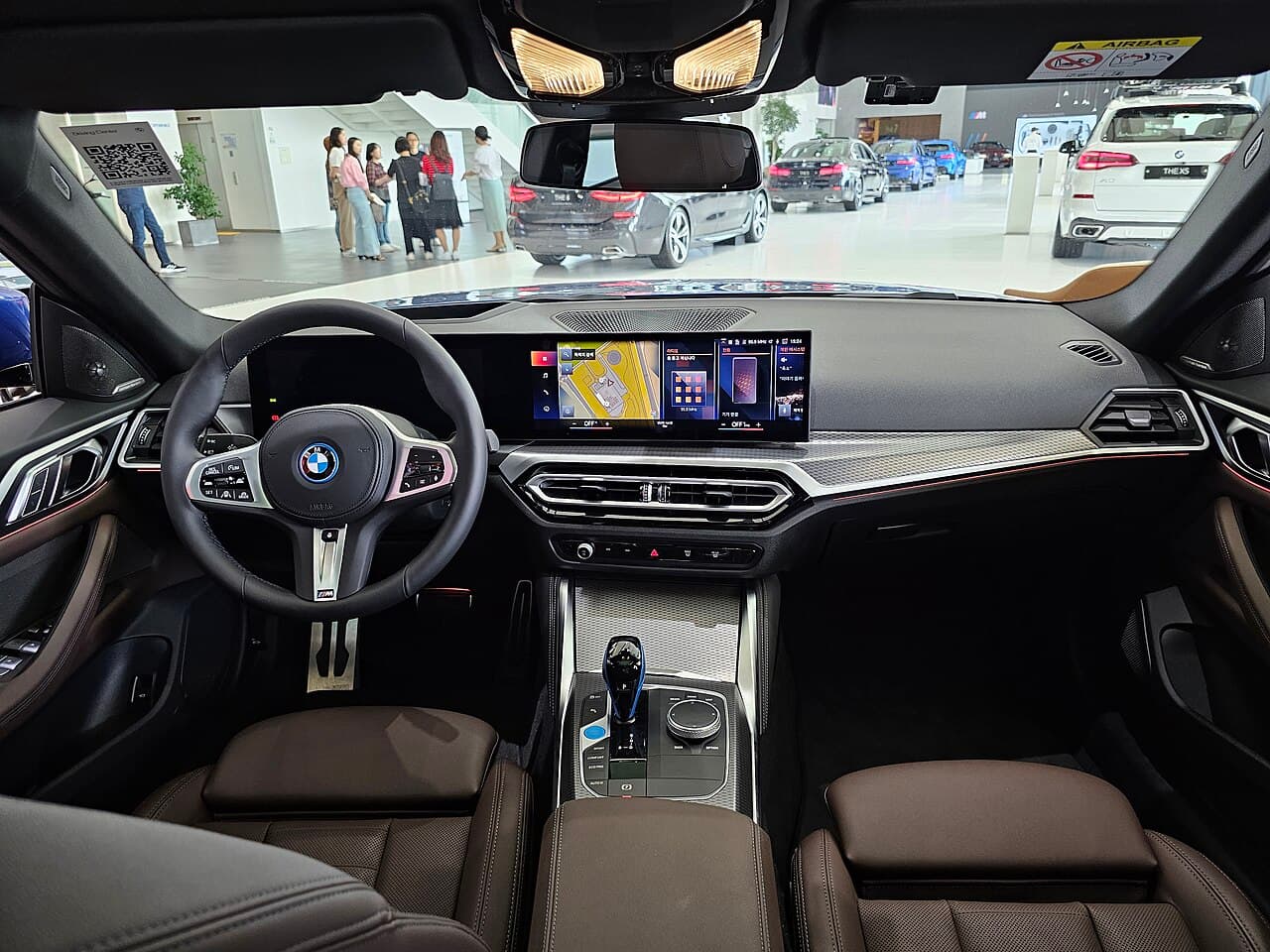 BMW i4, interni