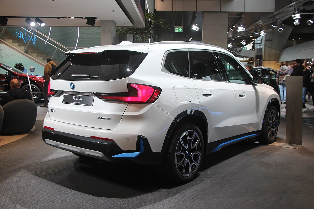 BMW iX1, posteriore