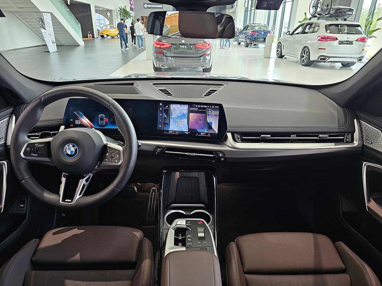 BMW iX1, interni