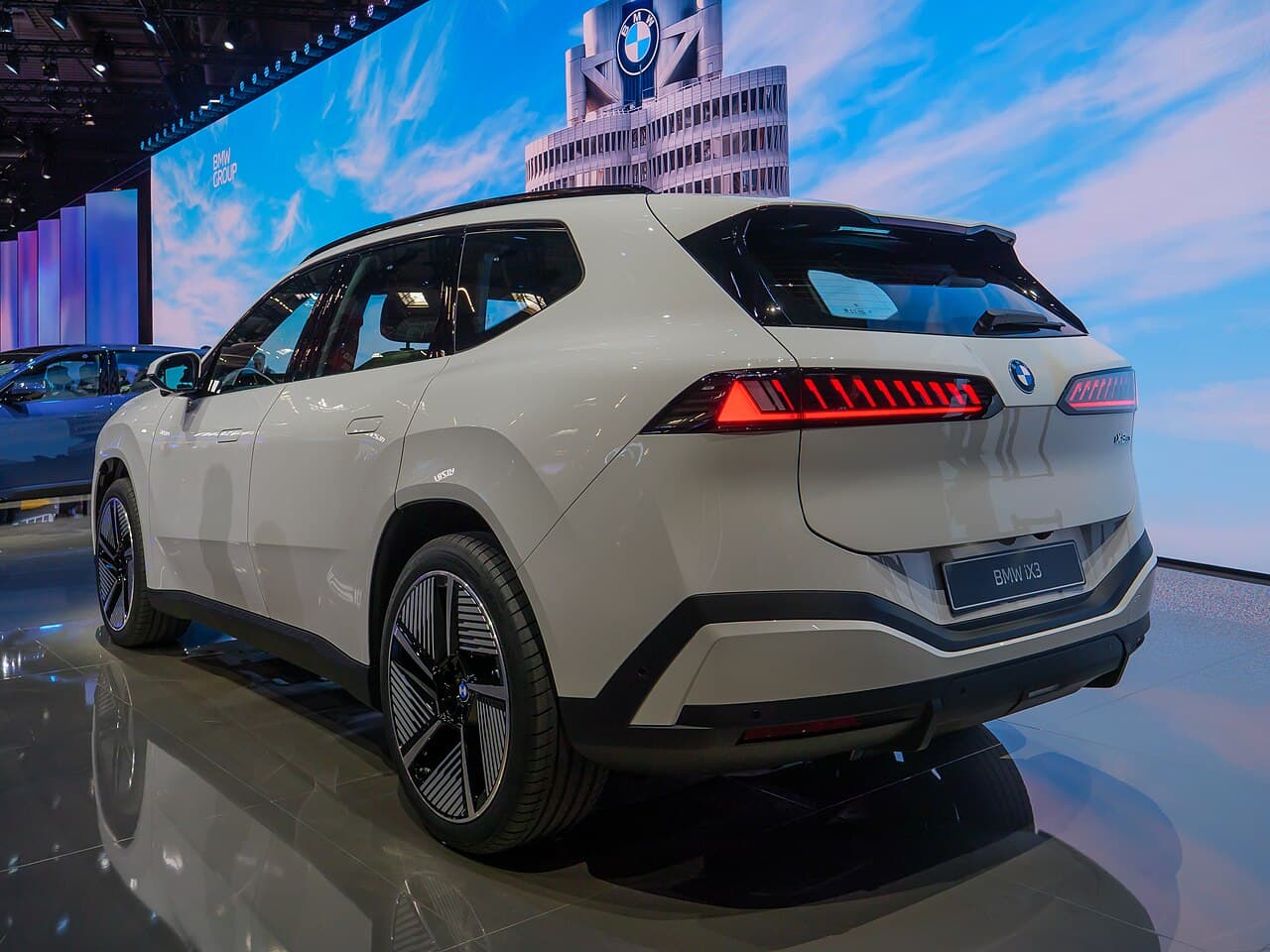 BMW iX3, laterale