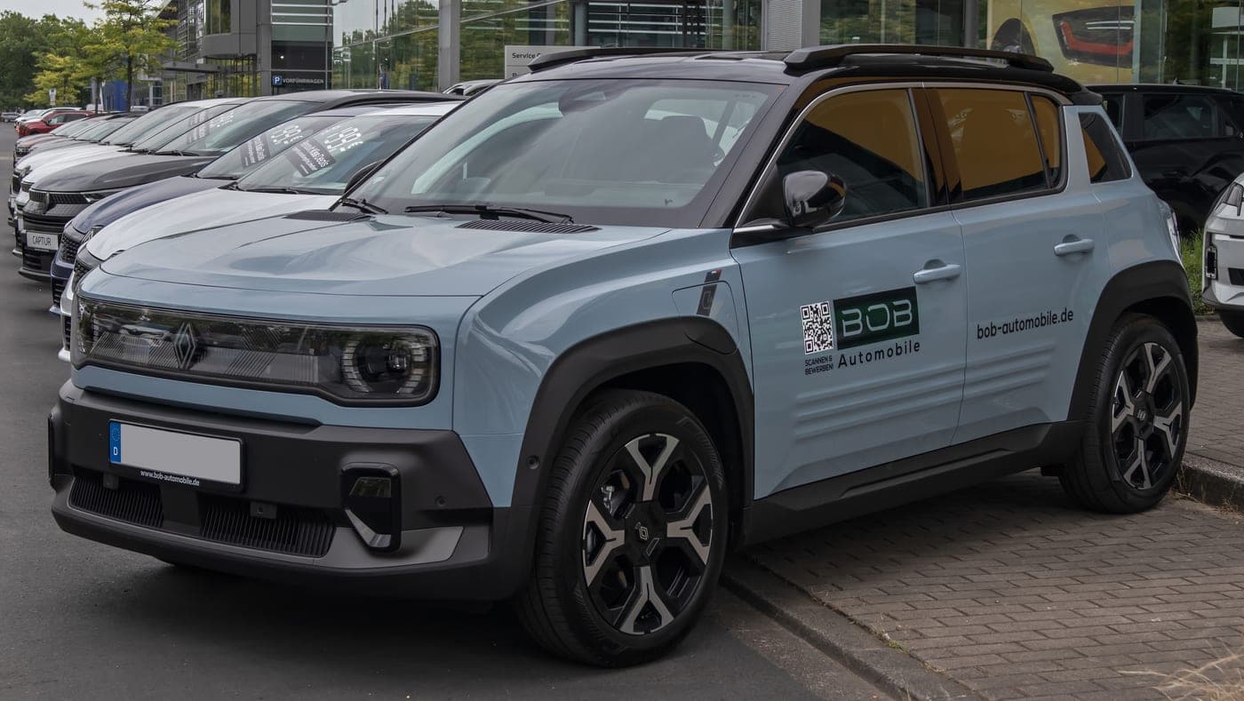 Renault 4 E-Tech elettrica, B-SUV, vista anteriore