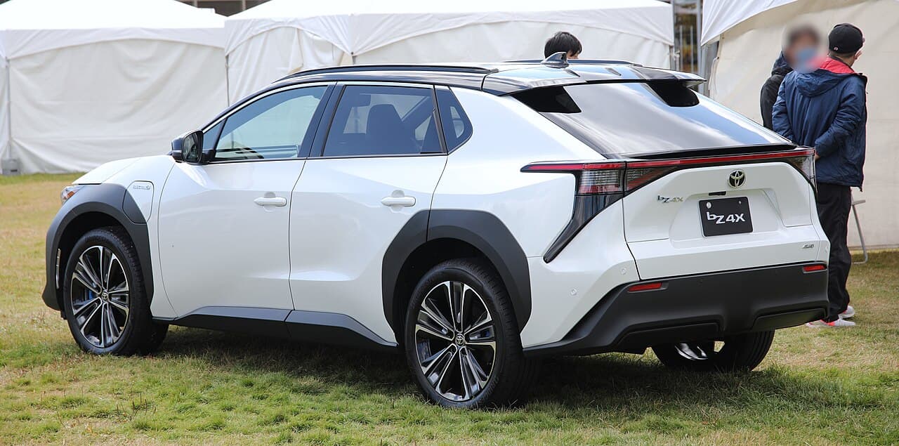 Toyota bZ4X, posteriore
