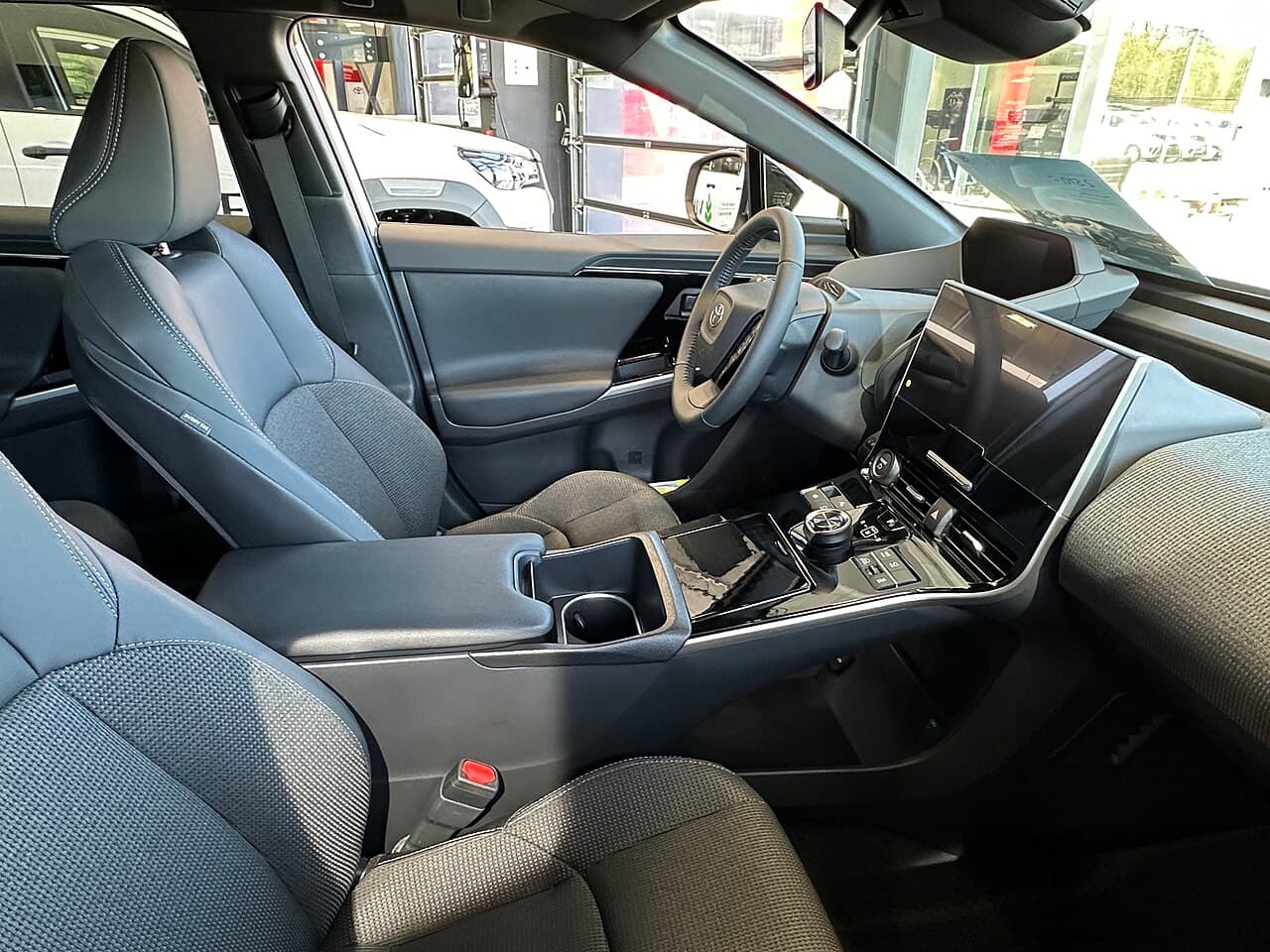 Toyota bZ4X, interni