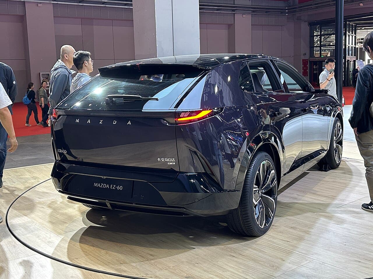 Mazda CX-6e, posteriore