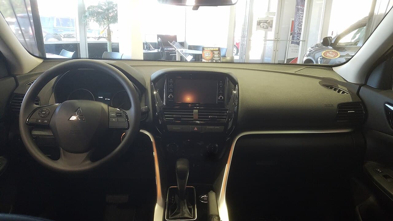 Mitsubishi Eclipse Cross, interni