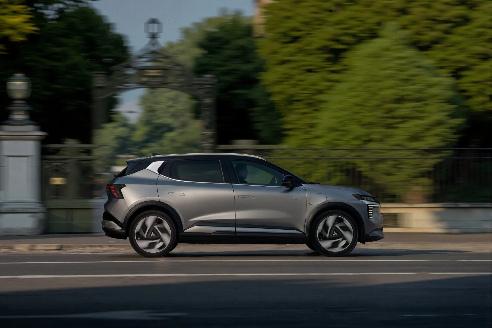 Mitsubishi Eclipse Cross EV, vista laterale