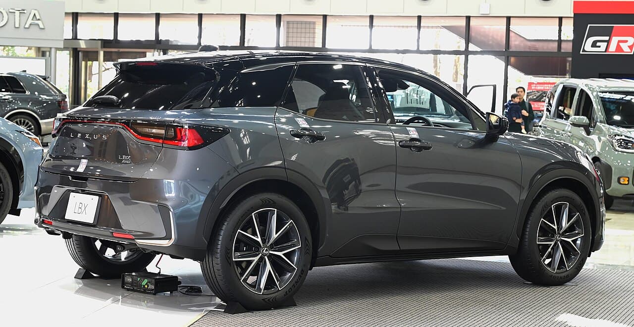 Lexus LBX, posteriore