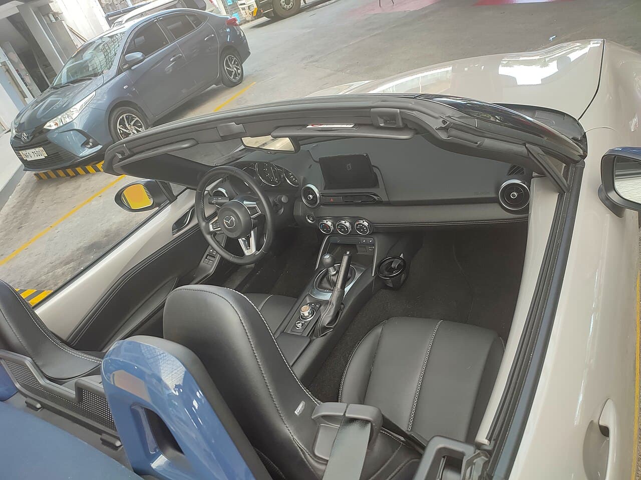 Mazda MX-5, interni