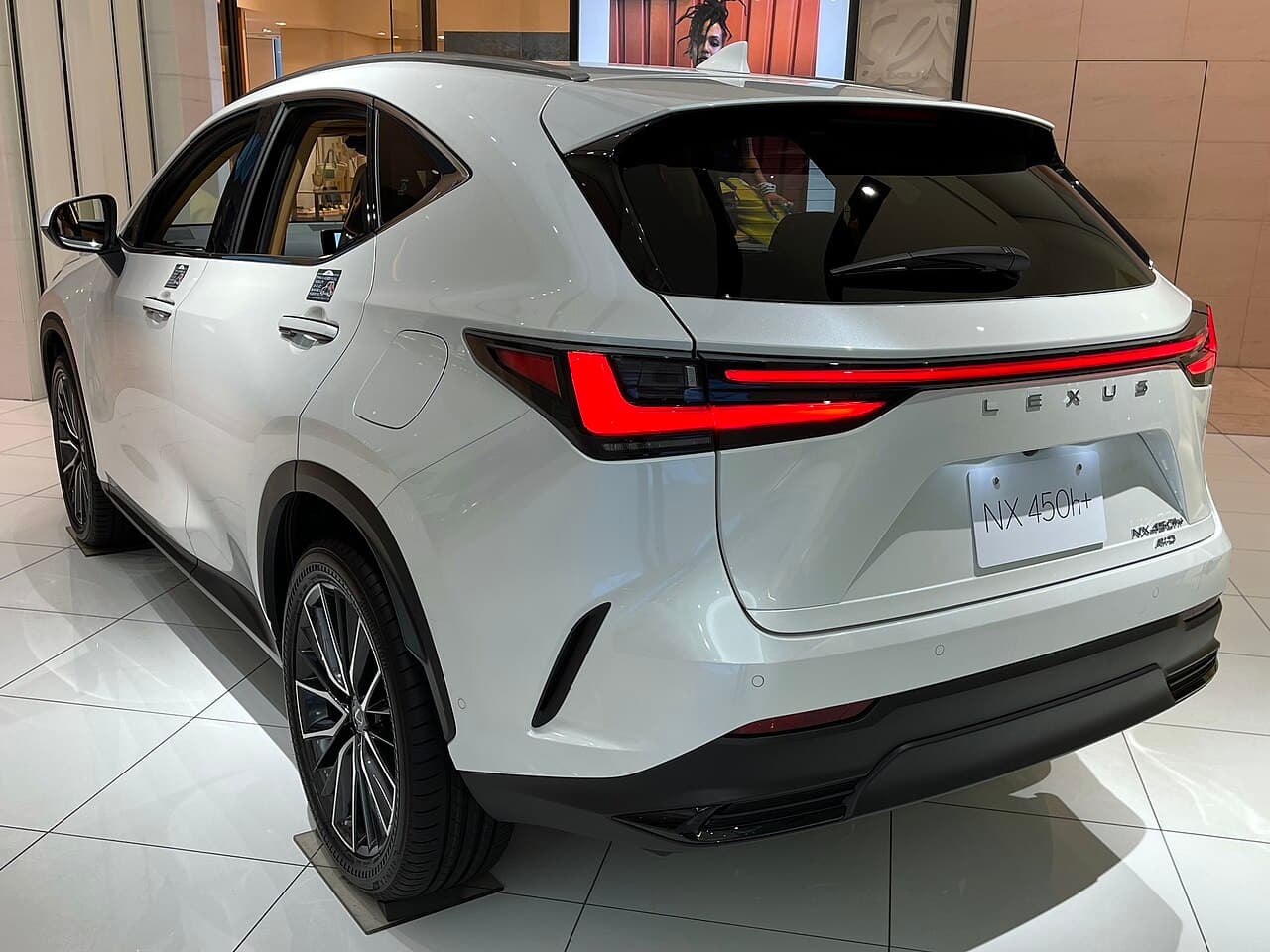 Lexus NX, posteriore