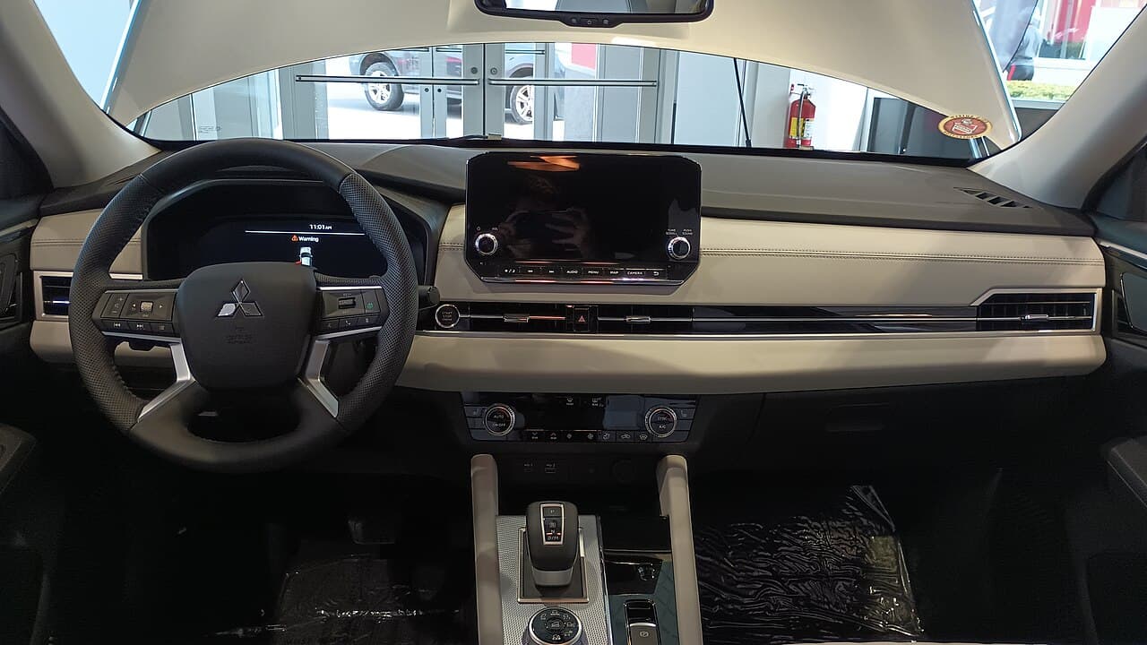 Mitsubishi Outlander, interni