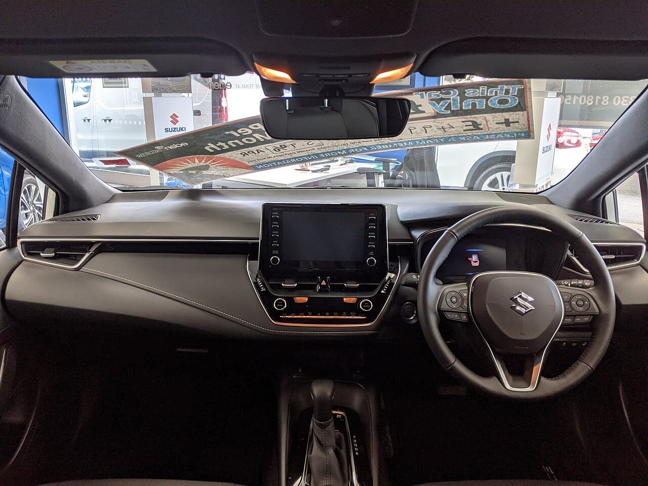Suzuki Swace, interni