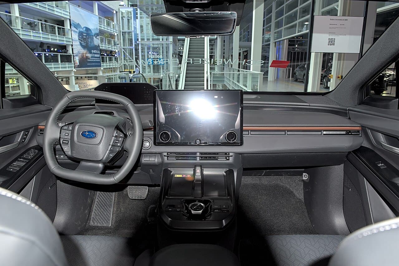 Subaru Uncharted, interni