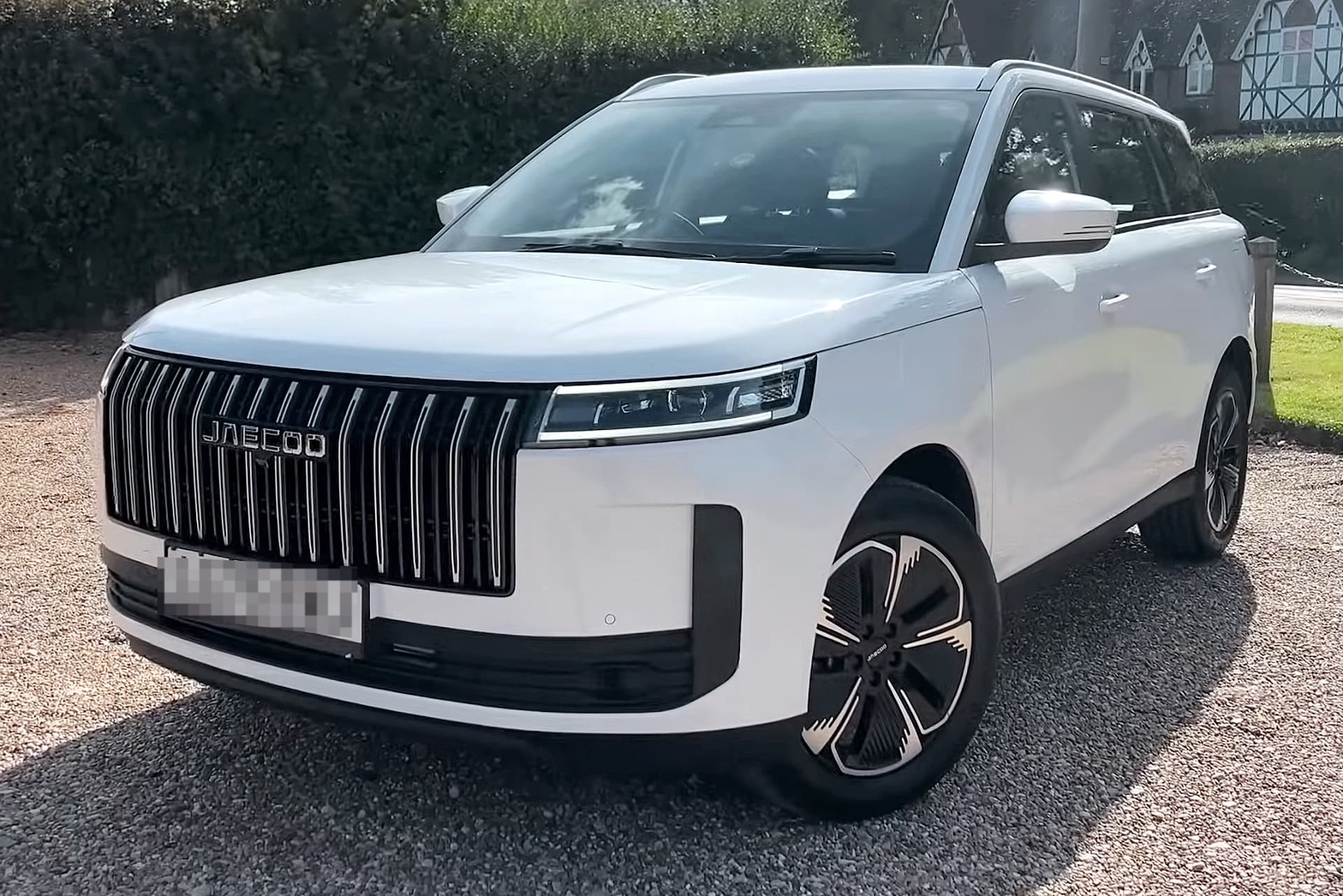 Jaecoo 5 1.6 Luxury benzina del 2025 vista frontale, di colore bianco