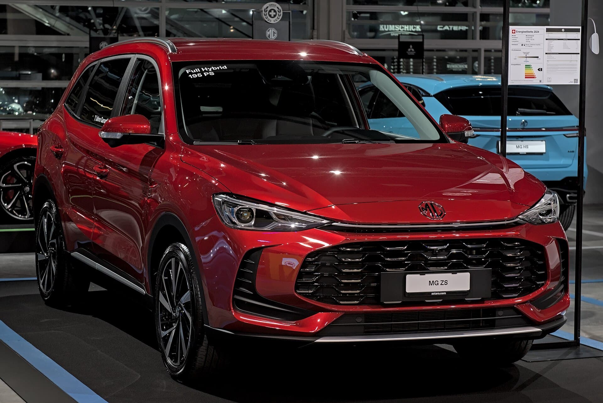 MG ZS di seconda generazione, SUV compatto rosso, esposta all'Auto Zurich 2024