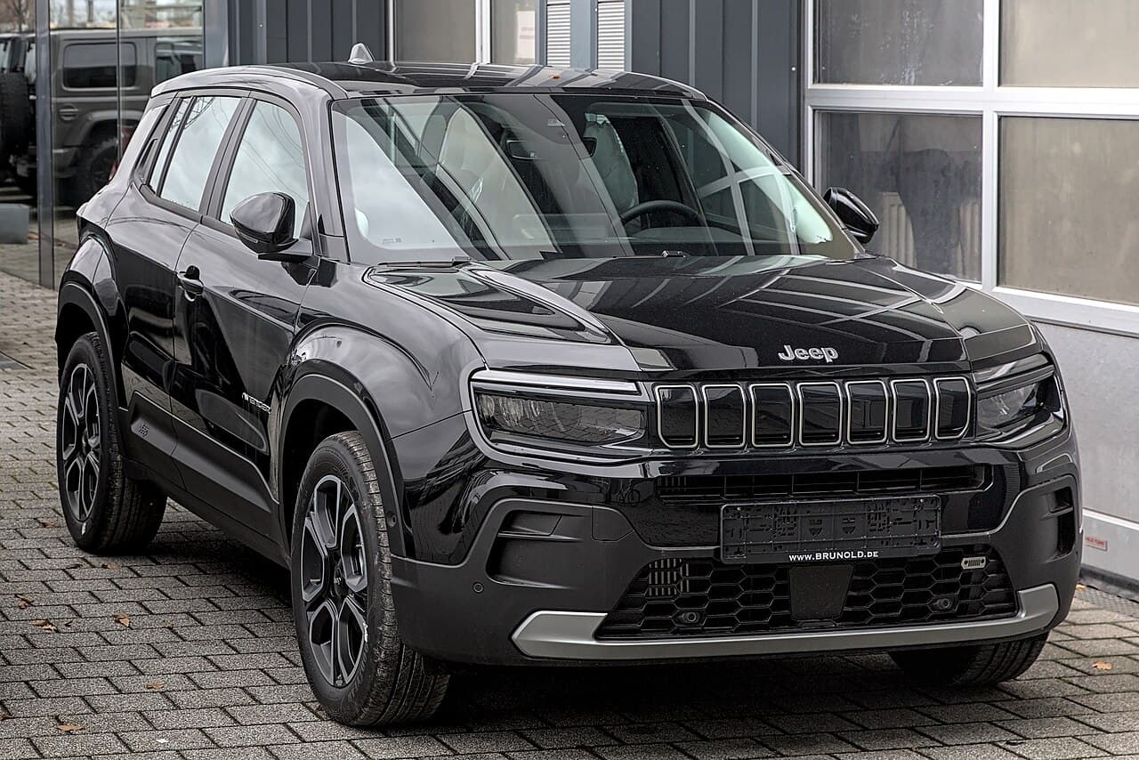 Jeep Avenger, vista di tre quarti anteriore