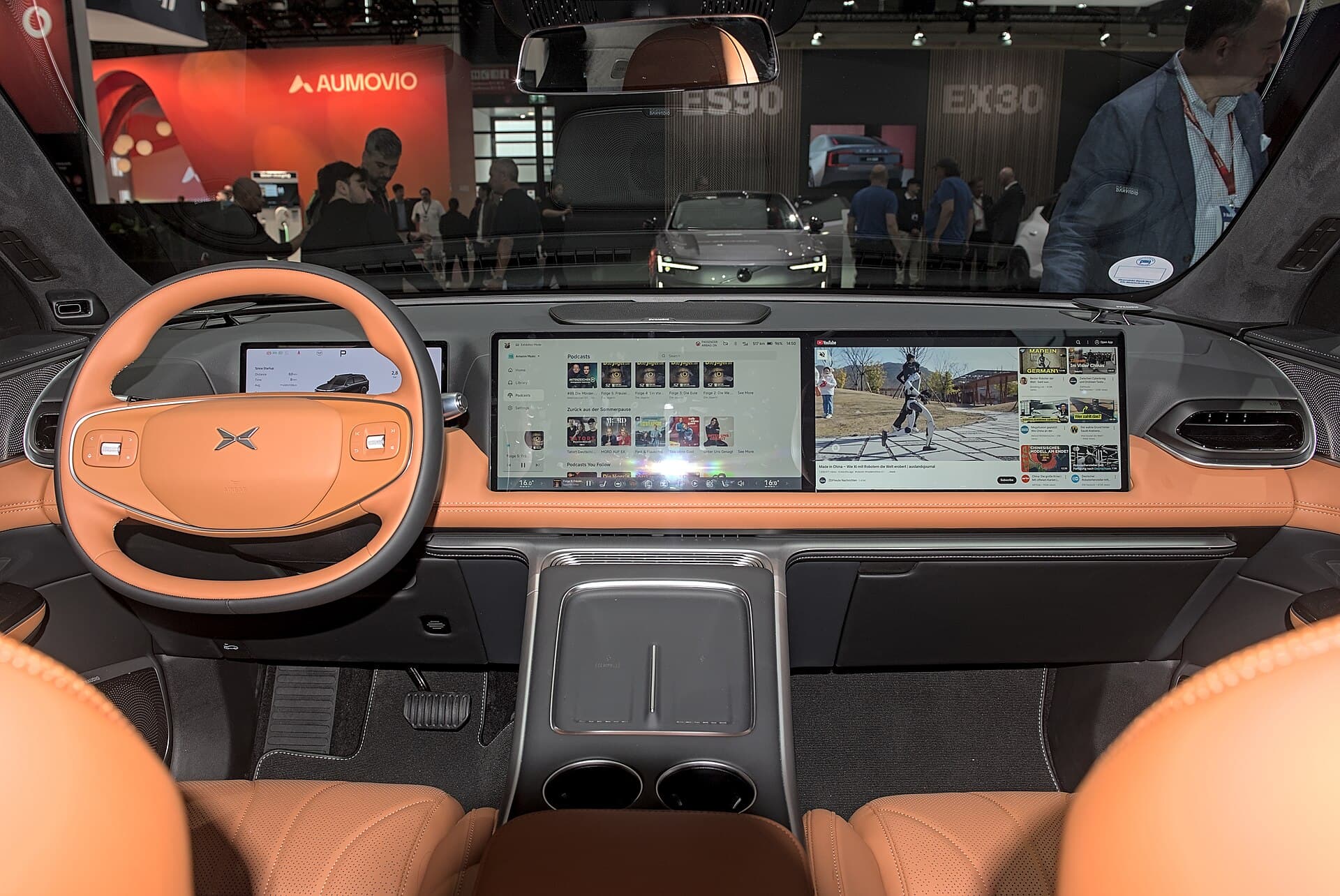 XPeng G9 (2025) esposta al salone IAA di Monaco 2025