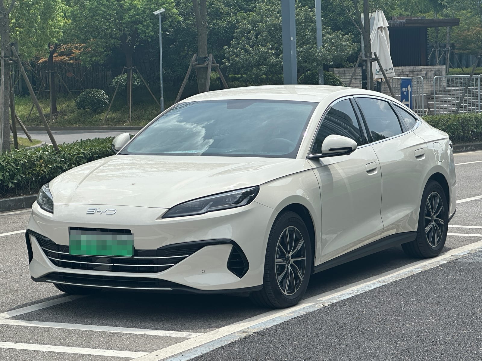 BYD Seal 6 DM-i, vista anteriore