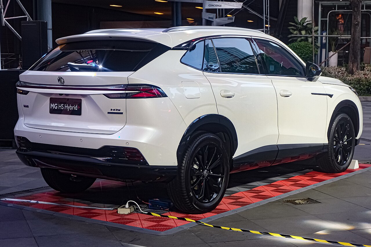 MG HS Hybrid+, posteriore tre quarti