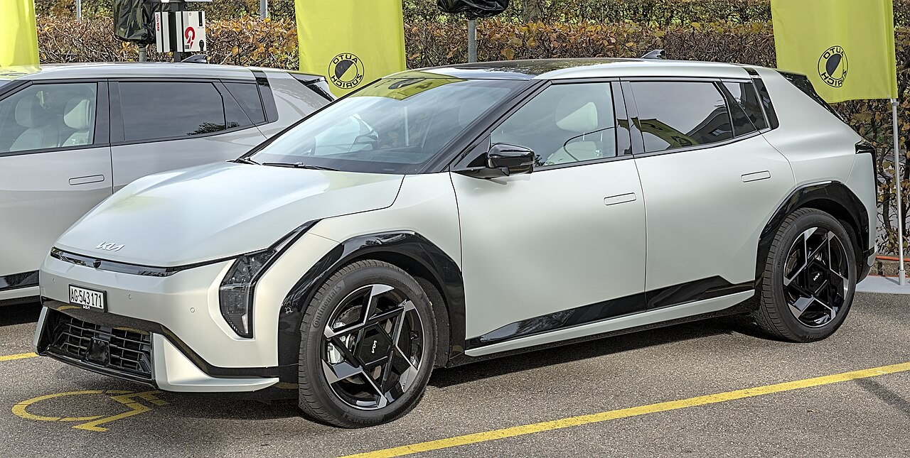 Kia EV4, laterale