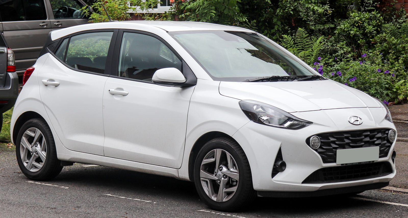 Hyundai i10 (terza generazione) benzina 1.0 MPi, vista di tre quarti anteriore