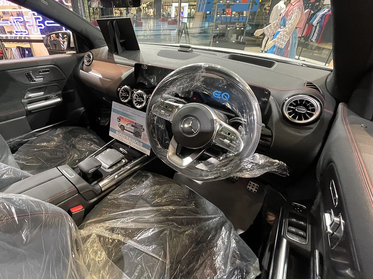 Mercedes EQA, interni