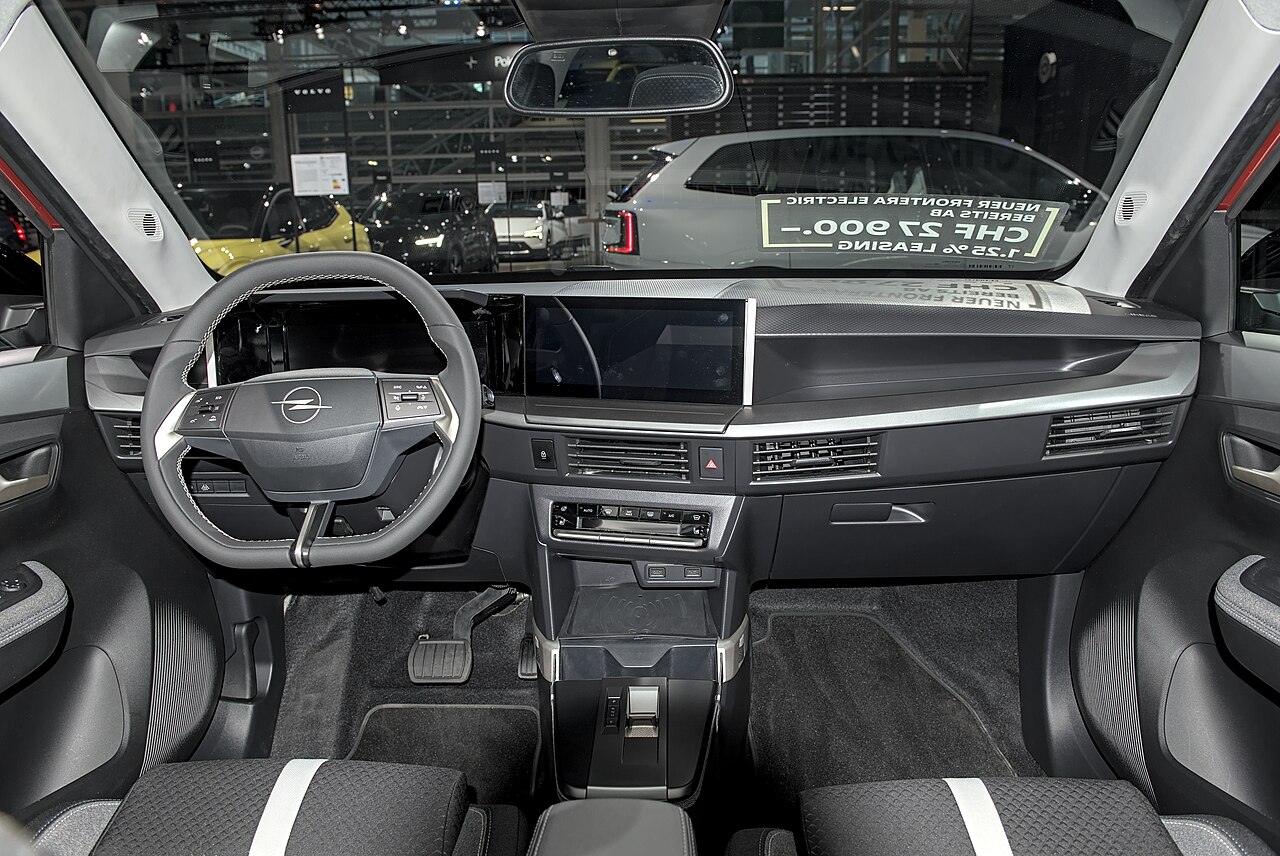 Opel Frontera, interni