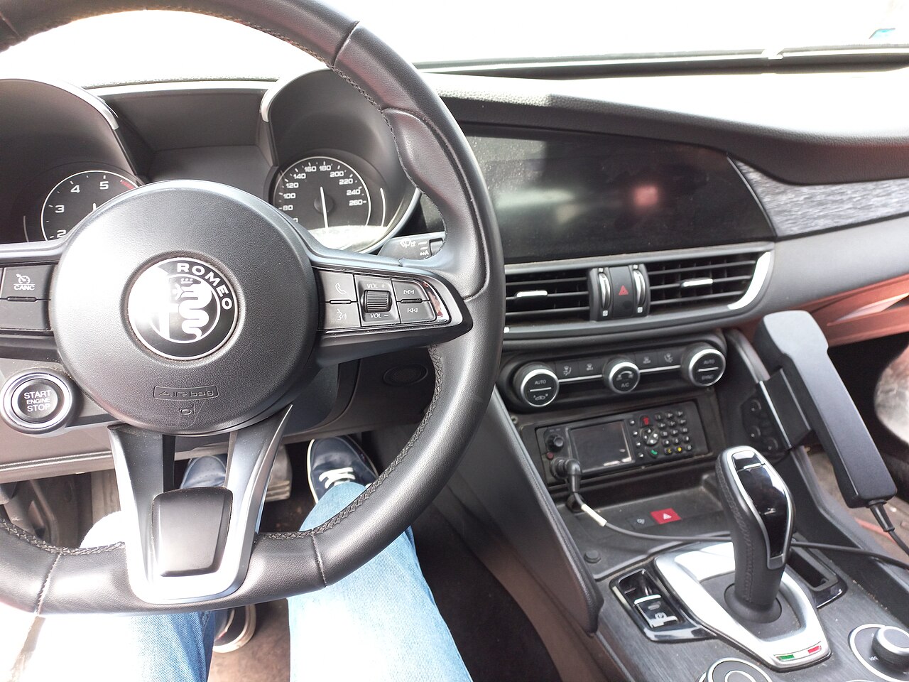 Alfa Romeo Giulia, interni