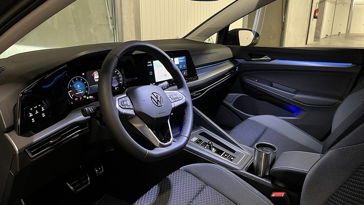 Volkswagen Golf, interni