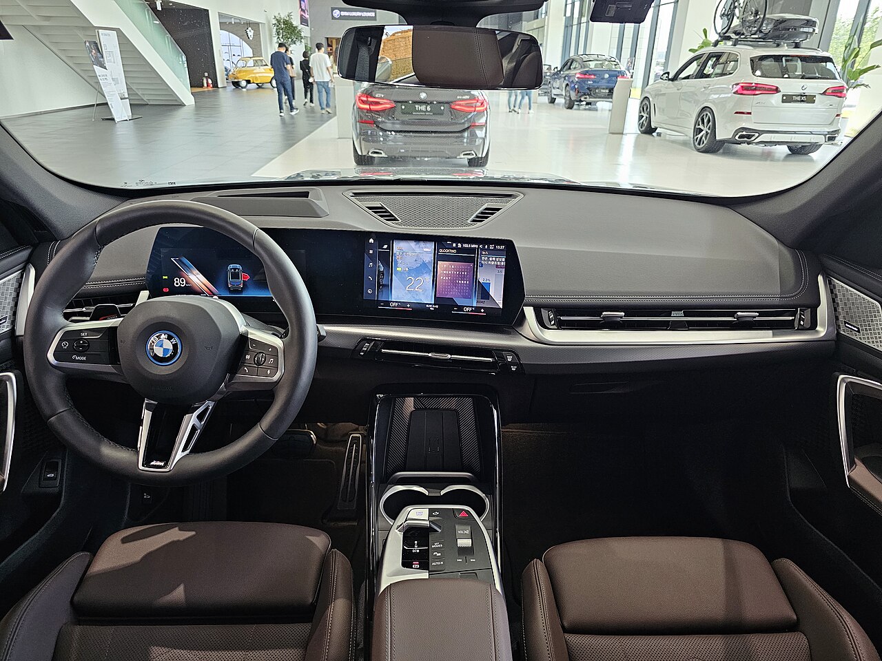 BMW iX1, interni