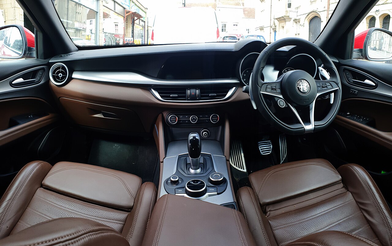 Alfa Romeo Stelvio, interni