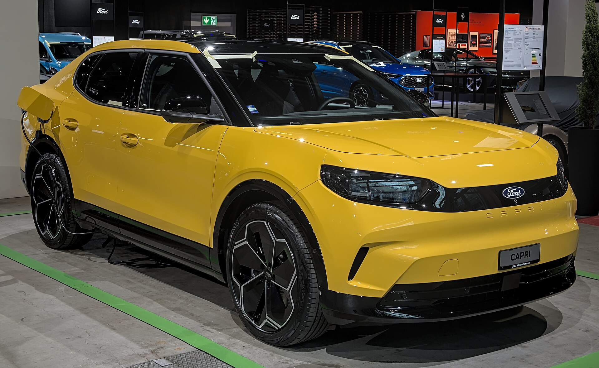 Ford Capri elettrica gialla esposta ad Auto Zürich 2024