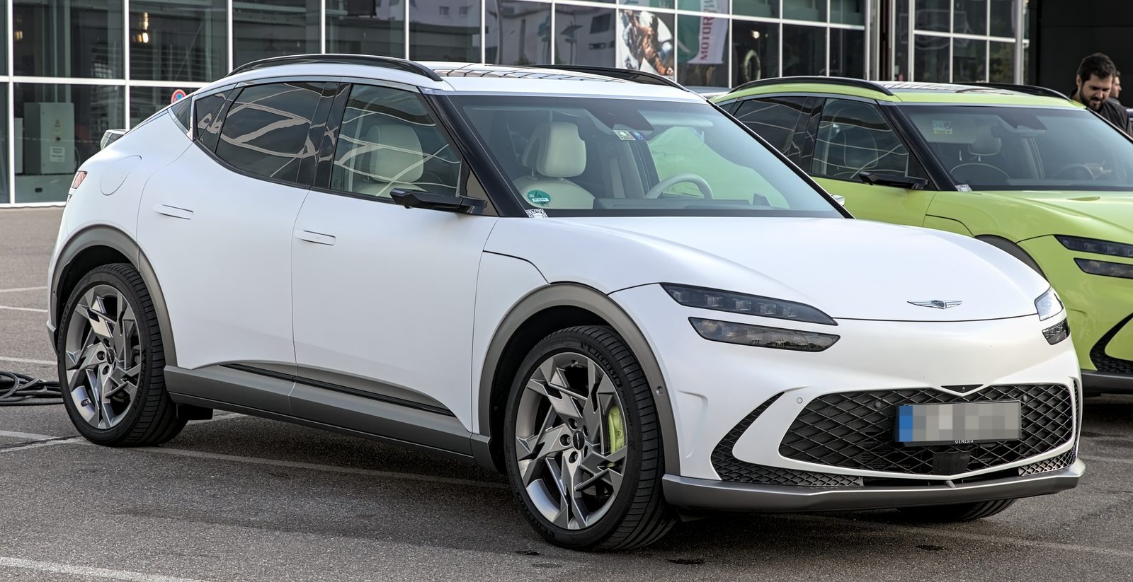 Genesis GV60, vista di tre quarti anteriore