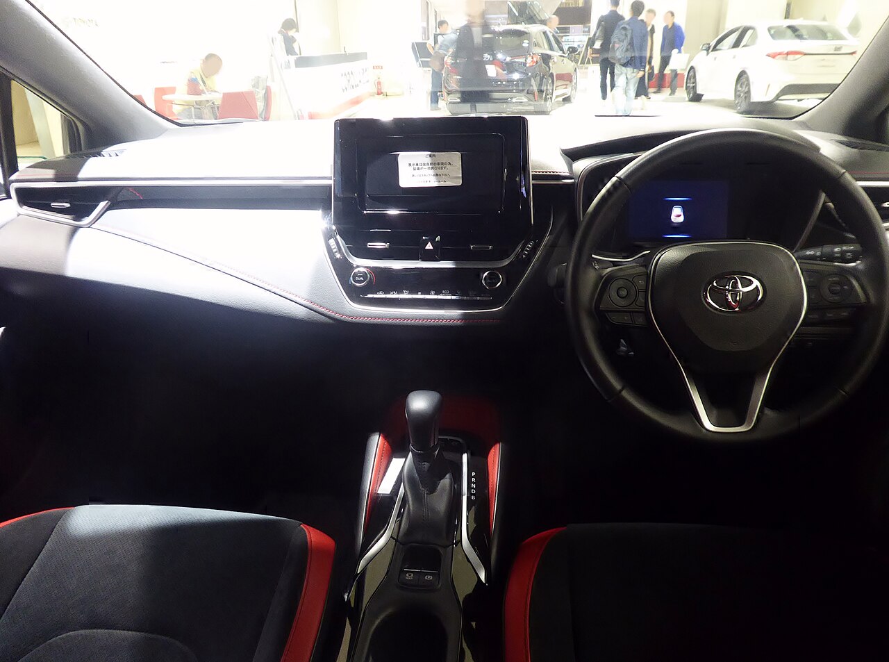 Toyota Corolla, interni