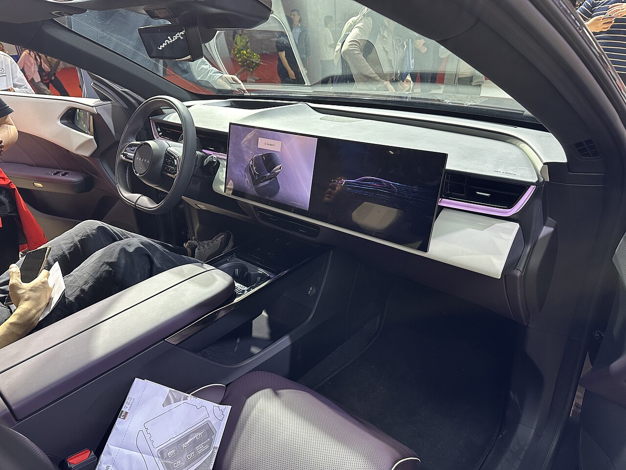 Mazda CX-6e, interni