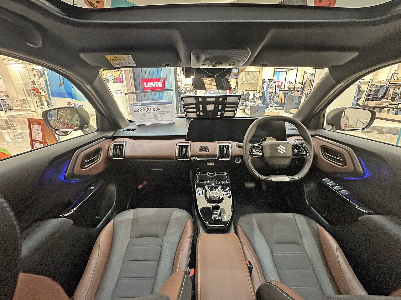 Suzuki e Vitara, interni