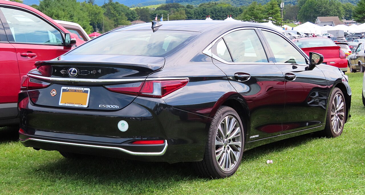 Lexus ES, posteriore