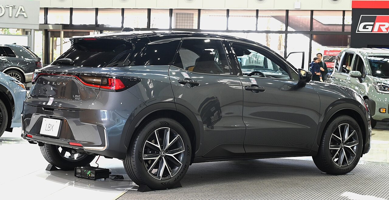 Lexus LBX, posteriore